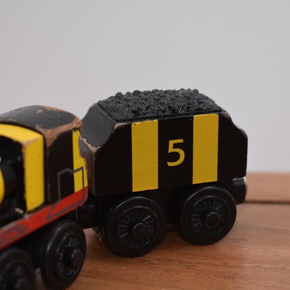 Busy As a Bee James and Tender Thomas & Friends Wooden Railway Engine 2003 Train - Picture 8 of 10